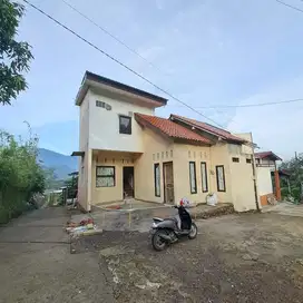 Rumah 2 lantai  hook siap huni murcek Ungaran timur Semarang