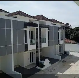 Rumah 2 lantai dekat stasiun Jatinegara Pisangan Baru selatan