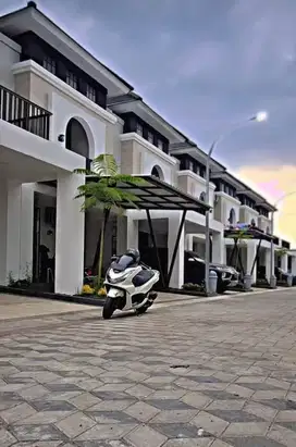 Rumah mewah 2 lantai banyumanik kota semarang
