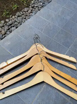 Gantingan Baju Bekas Toko, 2k aja