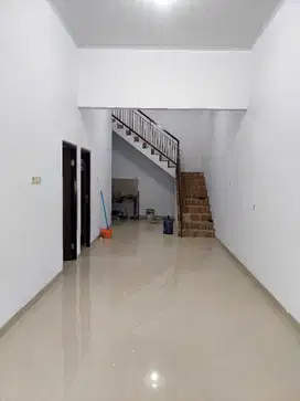Rumah Second, Bangunan Baru 1 1 2 Lt, Diharapan Indah 1