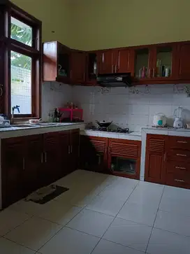 RUMAH BAGUS SEMI FURNISHED DIJUAL CEPAT JL. KAHURIPAN SELATAN SOLO