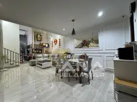 ANA RUMAH BAGUS SEMIFURNISHED UK 5X20M DI KOMP KAVLING POLRI JELAMBAR
