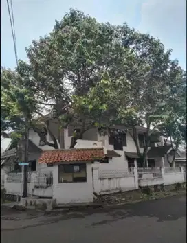 DIJUAL RUMAH POSISI HOEK DALAM KOMPLEK SUMBERSARI BANDUNG