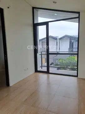 Rumah Siap Huni Cluster Up Town Lippo Cikarang