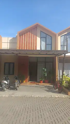 Over rumah 2 lantai butuh cepat di Ciakar lokasi dekat dgn Citra Raya.