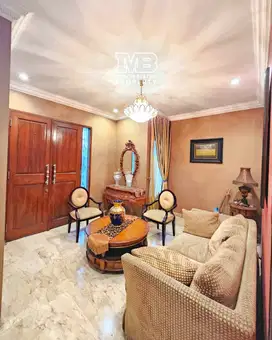 Turun harga, rumah mewah ada swimmingpool dilokasi asri dan nyaman