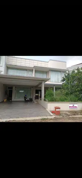 Rumah With Swimming Pool di Kemang Pratama