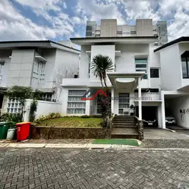 Rumah Dalam Town House Lokasi Srrategis di Kemang Raya