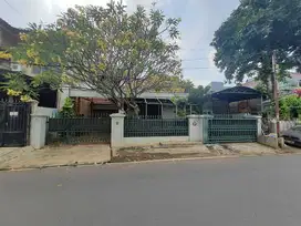Dijual rumah lama di Tebet - Jakarta Selatan