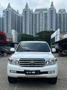 TOYOTA LAND CRUISER DIESEL VX200 AT 2013 WHITE ON BLACK LOW KM TOP CON
