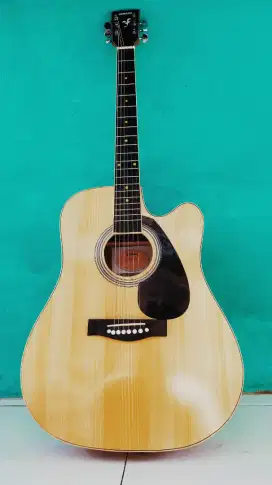 Gitar akustik..