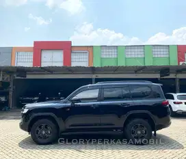 Toyota Land Cruiser 300 GR 2023/ 2024 KM 2rb ANTIK Toyota LC300 LC 300