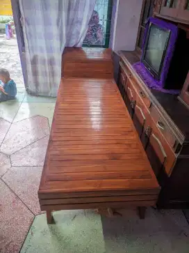 KURSI MALAS KAYU