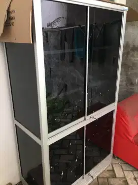 Lemari Kaca Alumunium Tinggi 180 Lebar 150 cm