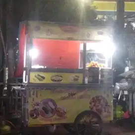 Dibutukan karyawan laki-laki jaga stan di Reny