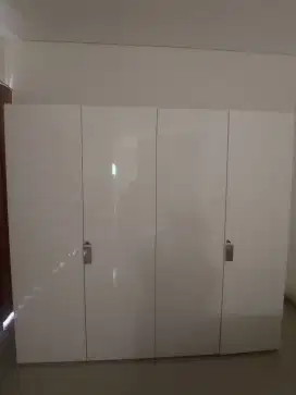 LEMARI PAKAIAN 4 PINTU DIMENSI LEBAR 240CM  DALAM. 55CM  TINGGI.220 CM