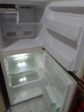 Kulkas 2 pintu siap pakai
