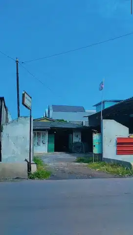 Dijual Tanah 300meter (Ada Bangunan & Gudang)