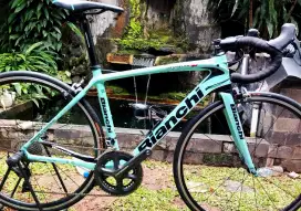 Bianchi infinito CV size 50 carbon
