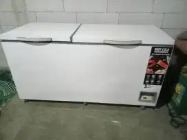 Jual prizer box GEA kapasitas 600 L kondisi normal siap pakai