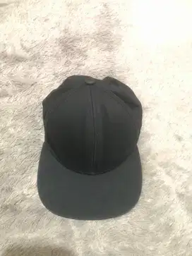 Topi   snapback merk H&M