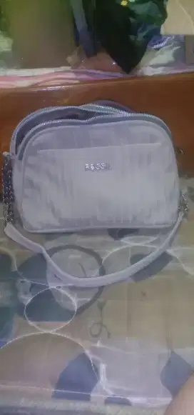 Sling bag wanita