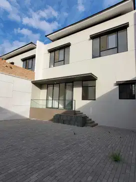 Dijual rumah di Perumahan PIK2 cluster simprug