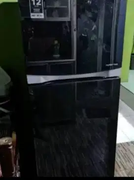 Di jual cepat kulkas 2 pintu