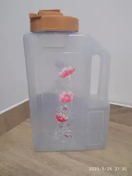 Tempat minum plastik