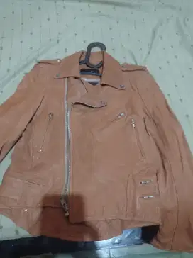 Jaket kulit wanita