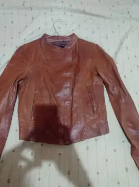 Jaket kulit wanita