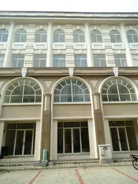 Disewakan Ruko Green Lake City sudah ada partisi, 7 unit AC