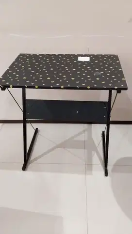 meja kecil tinggi