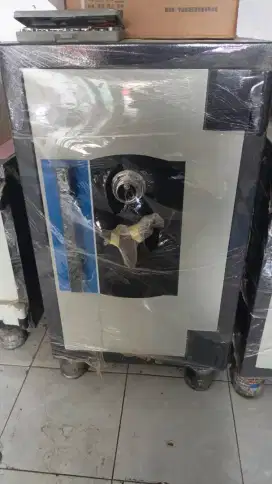 Brankas 1 meter siap kirim baru