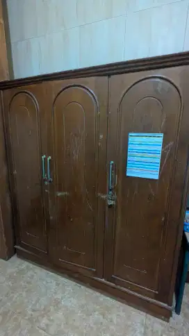 Lemari Baju Jati