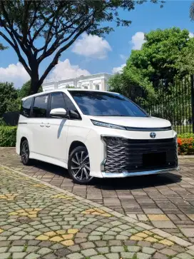 HARGA CASH! Like New! Toyota All New Voxy 2024 CBU Putih