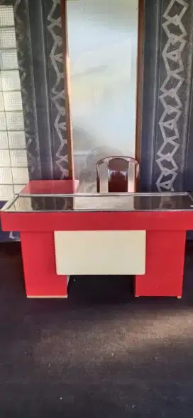Meja kasir masih bagus