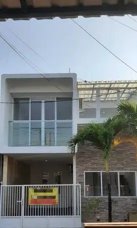 RUMAH 2 LANTAI FULL FURNISHED SIAP HUNI SUKOLILO DIAN REGENCY