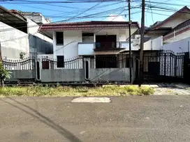 Rumah Siap Huni Dalam Komplek Elite Tebet, Akses Jalan 3 Mobil