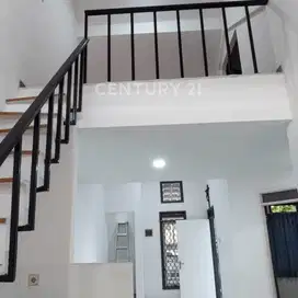 Rumah Bagus Siap Huni Di Taman Lembah Hijau Lippo Cikarang