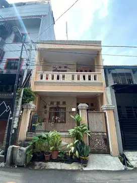 NL330- Murah! Dijual Rumah Kost Aktif 5x16 di Kebon Kosong Tanah Abang