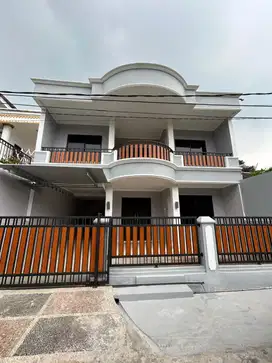 Dijual cepat rumah renovasi 2 lt di BSD lt.162m hanya 2,6 M