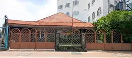 Disewakan rumah usaha Lokasi Strategis area Komersial, di Jalan Raya D