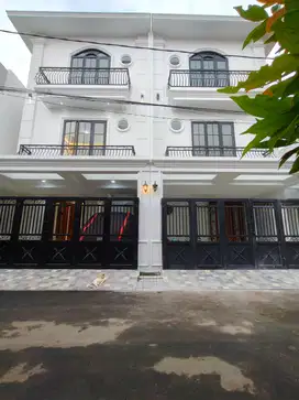Rumah baru modern classic di komplek mega cinere depok