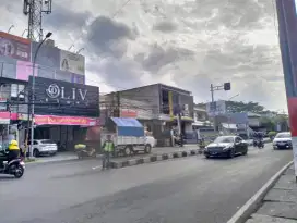 Strategis! Rumah/Kantor Pinggir Jalan Soekarno Hatta