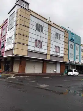 Disewakan Ruko HOEK 3 Lantai Sudah Renovasi Golden Boulevard BSD