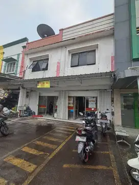 Ruko Gandeng siap pakai ex Alfamart lokasi strategis. Rawalumbu Bekasi