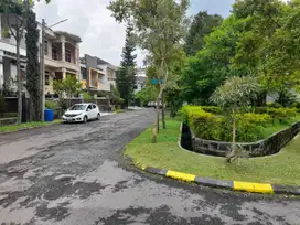 Rumah mewah semi furnish siap huni di Cluster Batununggal indah