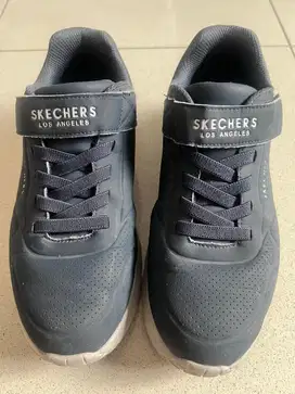 SEPATU SKECHERS UNO LITE SECOND